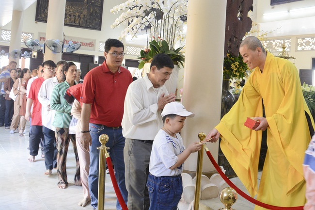 Series of photos on the 3rd day of Tet Holiday