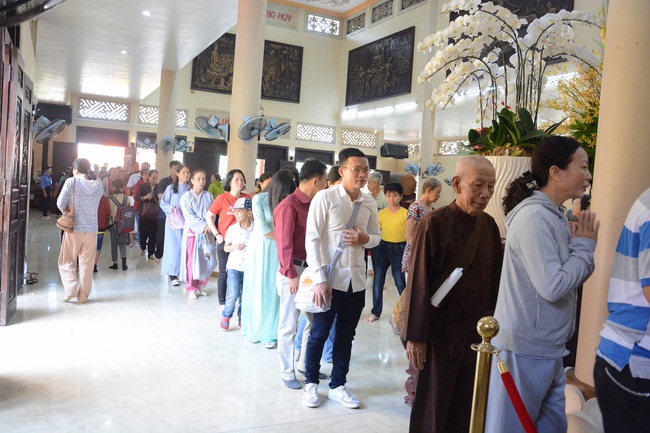 Series of photos on the 3rd day of Tet Holiday