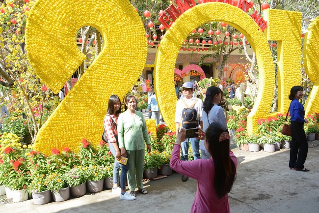 Series of photos on the 3rd day of Tet Holiday