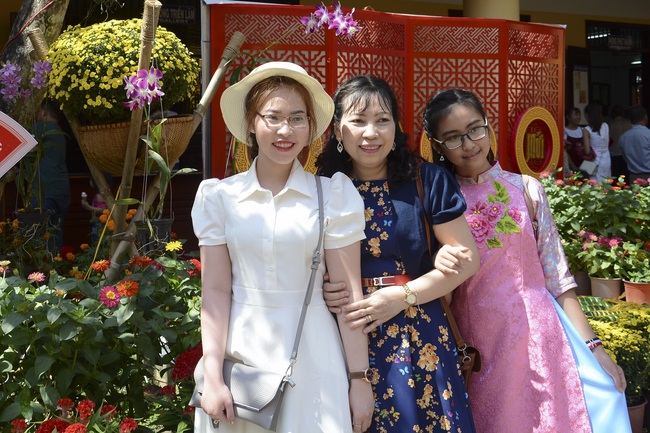 Series of photos on the 3rd day of Tet Holiday