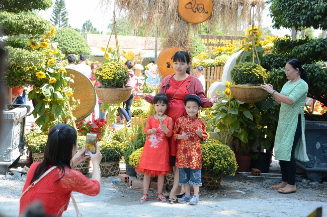 Series of photos on the 3rd day of Tet Holiday