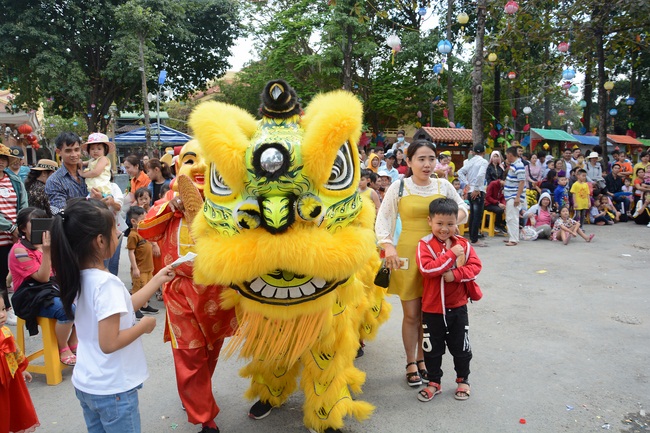 Series of photos on the 3rd day of Tet Holiday