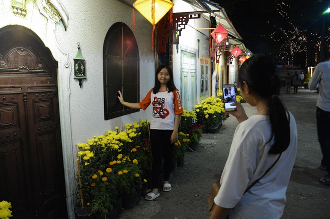 Series of photos on the 3rd day of Tet Holiday