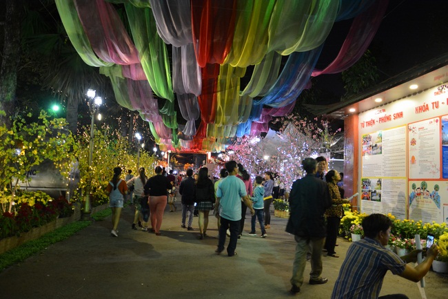 Series of photos on the 3rd day of Tet Holiday