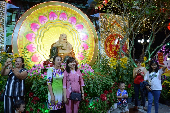 Series of photos on the 3rd day of Tet Holiday