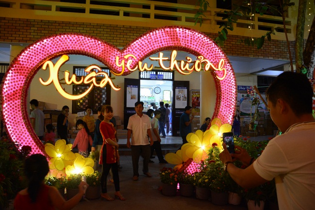 Series of photos on the 3rd day of Tet Holiday