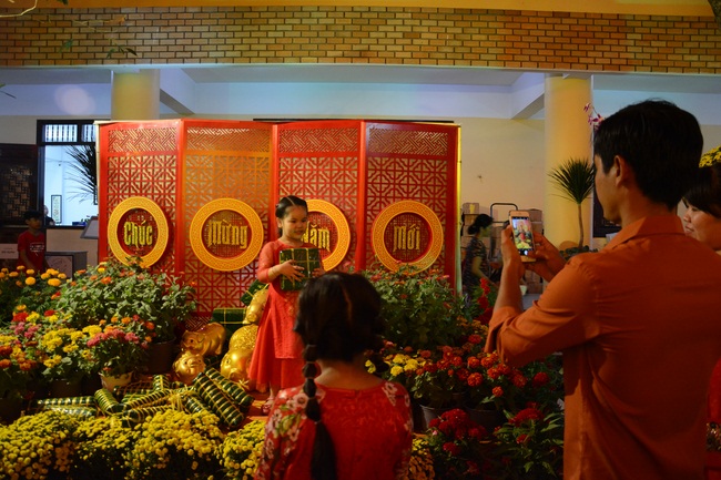 Series of photos on the 3rd day of Tet Holiday