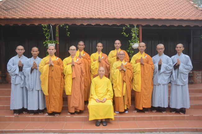 Nearly a thousand Buddhists wishing Senior Ven Thich Chan Tinh a Happy New Year on the lunar Third Day at Huong Phap Pagoda