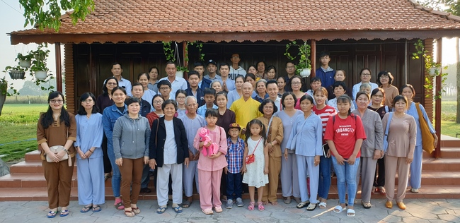 Monks and Buddhists wishing Tet Senior Venerable Thich Chan Tinh on the Tet's 4th day