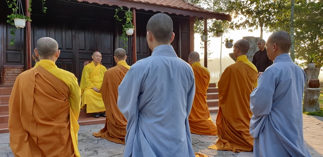 Monks and Buddhists wishing Tet Senior Venerable Thich Chan Tinh on the Tet's 4th day