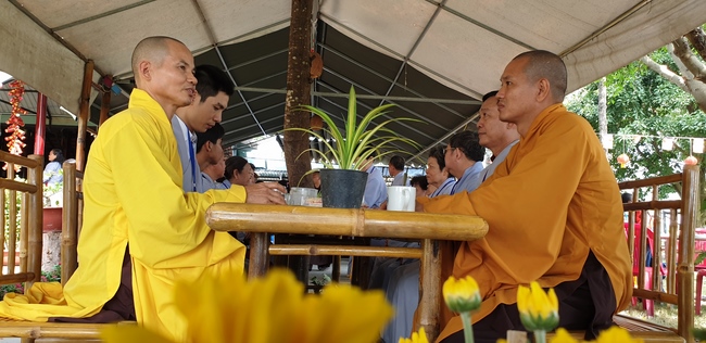Monks and Buddhists wishing Tet Senior Venerable Thich Chan Tinh on the Tet's 4th day