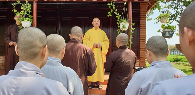 Monks and Buddhists wishing Tet Senior Venerable Thich Chan Tinh on the Tet's 4th day