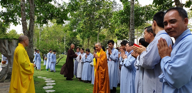 Monks and Buddhists wishing Tet Senior Venerable Thich Chan Tinh on the Tet's 4th day