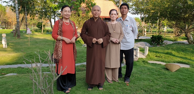 Monks and Buddhists wishing Tet Senior Venerable Thich Chan Tinh on the Tet's 4th day