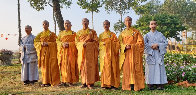 Monks and Buddhists wishing Tet Senior Venerable Thich Chan Tinh on the Tet's 4th day