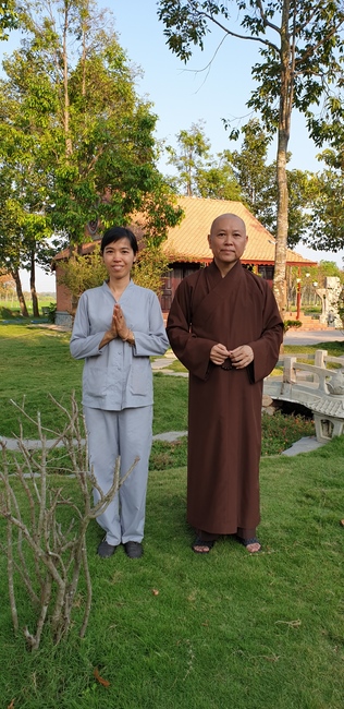 Monks and Buddhists wishing Tet Senior Venerable Thich Chan Tinh on the Tet's 4th day