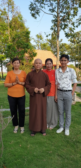Monks and Buddhists wishing Tet Senior Venerable Thich Chan Tinh on the Tet's 4th day