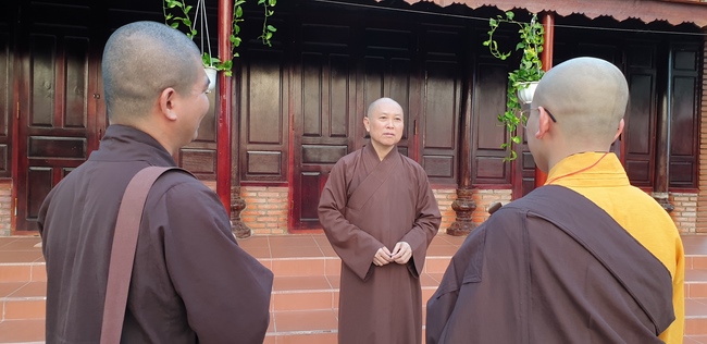 Monks and Buddhists wishing Tet Senior Venerable Thich Chan Tinh on the Tet's 4th day