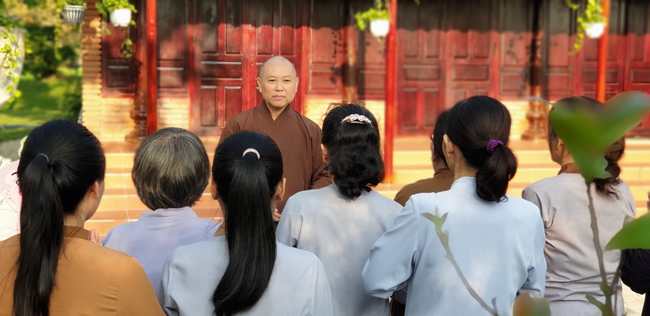 Buddhists wishing Tet Senior Venerable Thich Chan Tinh on the Tet's 5th day