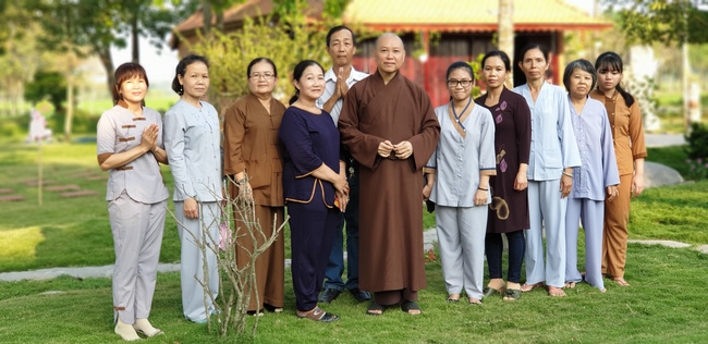 Buddhists wishing Tet Senior Venerable Thich Chan Tinh on the Tet's 5th day