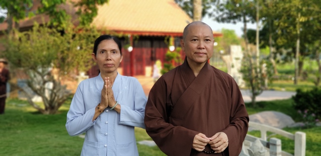 Buddhists wishing Tet Senior Venerable Thich Chan Tinh on the Tet's 5th day