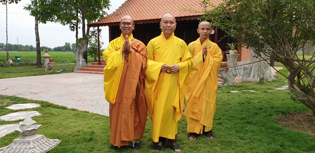 Buddhists wishing Tet Senior Venerable Thich Chan Tinh on the Tet's 5th day