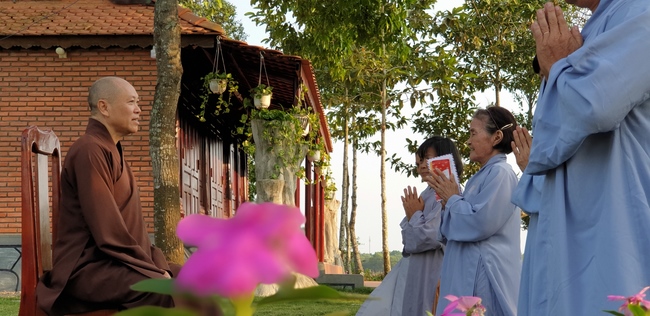 Buddhists wishing Tet Senior Venerable Thich Chan Tinh on the Tet's 5th day