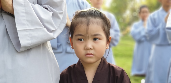 Buddhists wishing Tet Senior Venerable Thich Chan Tinh on the Tet's 5th day