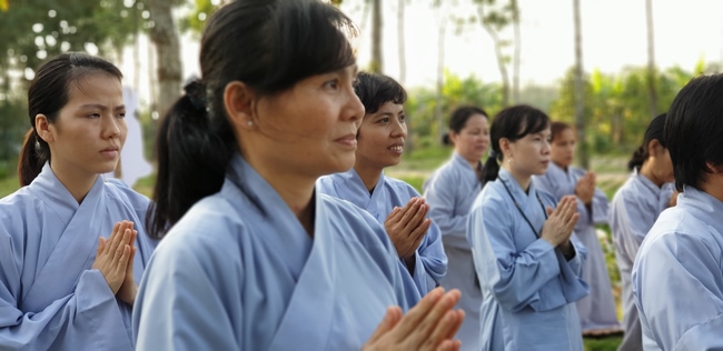Buddhists wishing Tet Senior Venerable Thich Chan Tinh on the Tet's 5th day