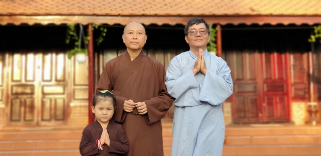 Buddhists wishing Tet Senior Venerable Thich Chan Tinh on the Tet's 5th day