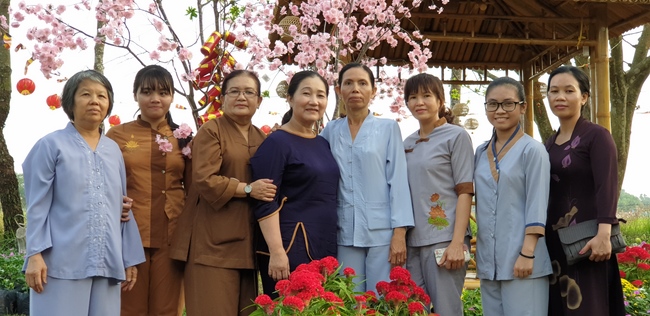 Buddhists wishing Tet Senior Venerable Thich Chan Tinh on the Tet's 5th day