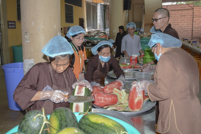 Tu niệm Phật một ngày