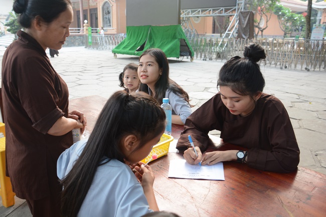 Khóa tu thiếu nhi Em Về Bên Phật