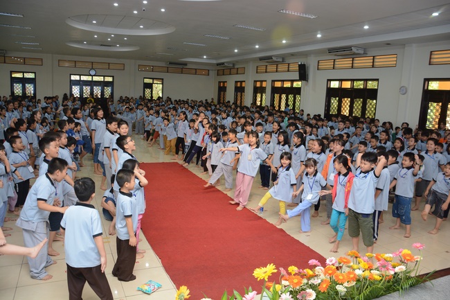 Khóa tu thiếu nhi Em Về Bên Phật