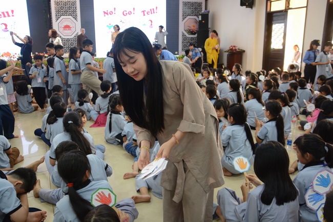 Khóa tu thiếu nhi Em Về Bên Phật