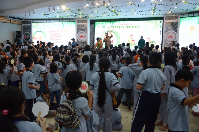 Khóa tu thiếu nhi Em Về Bên Phật