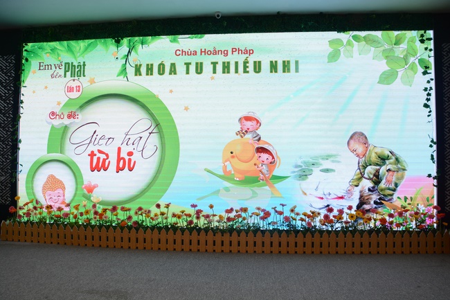 Khóa tu thiếu nhi Em Về Bên Phật