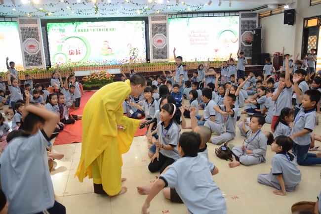 Khóa tu thiếu nhi Em Về Bên Phật