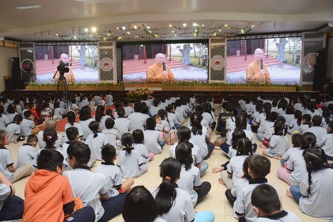 Khóa tu thiếu nhi Em Về Bên Phật