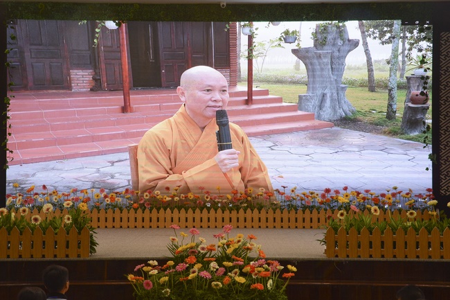 Khóa tu thiếu nhi Em Về Bên Phật