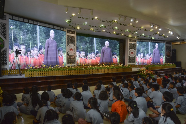 Khóa tu thiếu nhi Em Về Bên Phật