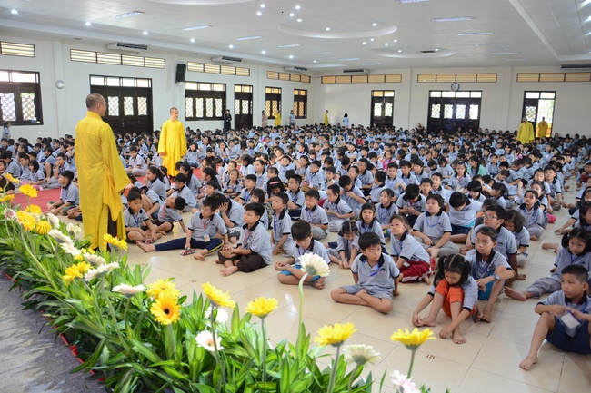 Khóa tu thiếu nhi Em Về Bên Phật