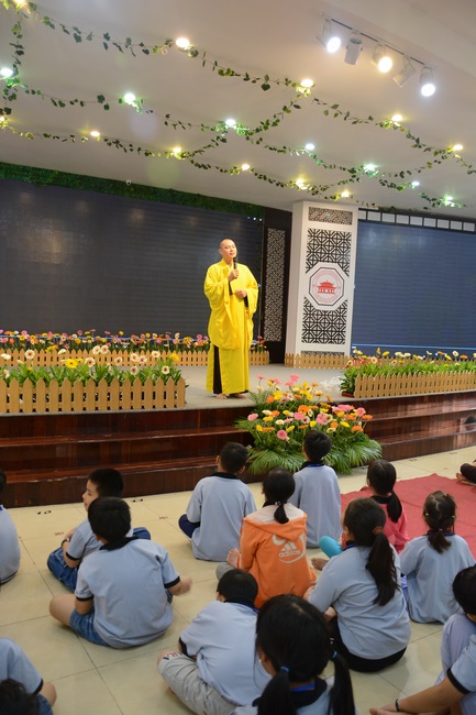 Khóa tu thiếu nhi Em Về Bên Phật