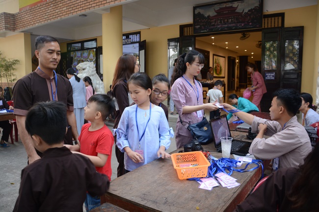 Khóa tu thiếu nhi Em Về Bên Phật