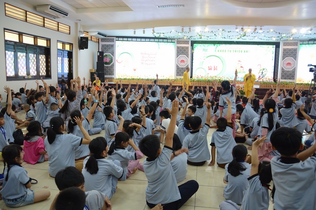 Khóa tu thiếu nhi Em Về Bên Phật