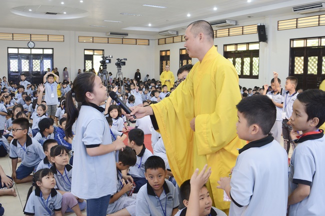 Khóa tu thiếu nhi Em Về Bên Phật