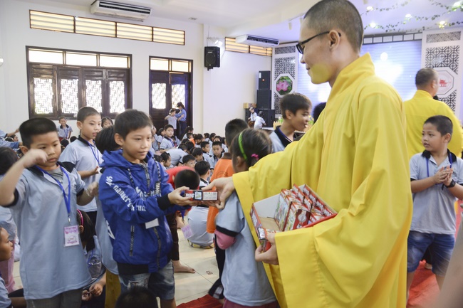 Khóa tu thiếu nhi Em Về Bên Phật