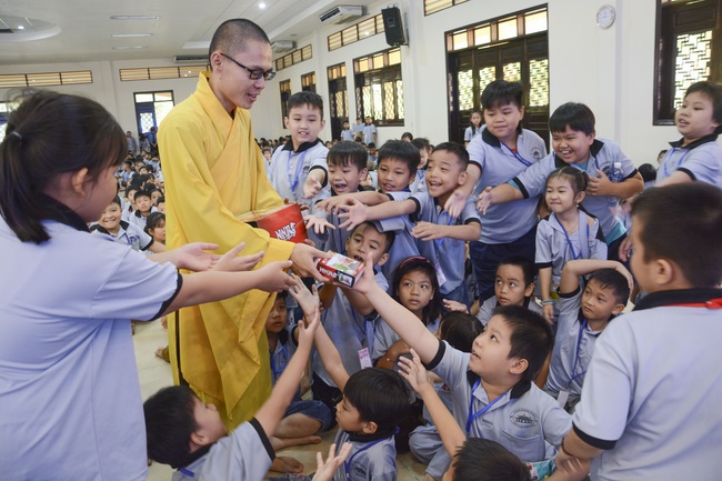 Khóa tu thiếu nhi Em Về Bên Phật