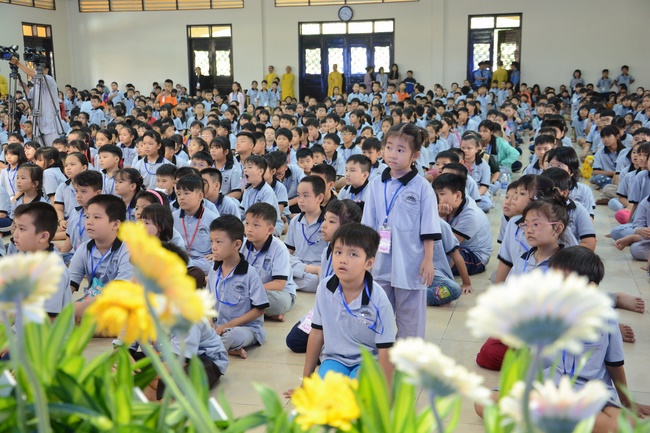 Khóa tu thiếu nhi Em Về Bên Phật