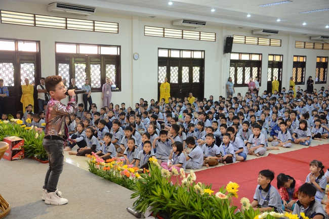 Khóa tu thiếu nhi Em Về Bên Phật